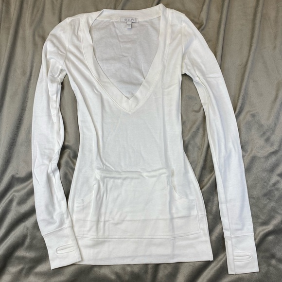 dELiA*s thumbhole v-neck long sleeve top (small) NWOT - Picture 1 of 6